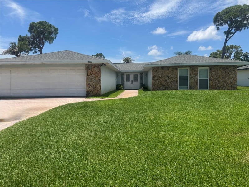 2022 Tanglewood Dr, St Petersburg, FL 33702