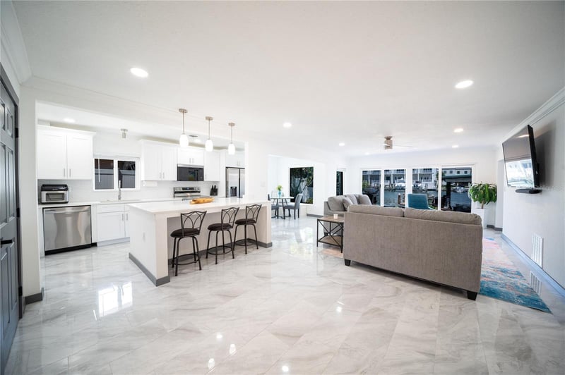 166 Bayside Dr, Clearwater Beach, FL 33767