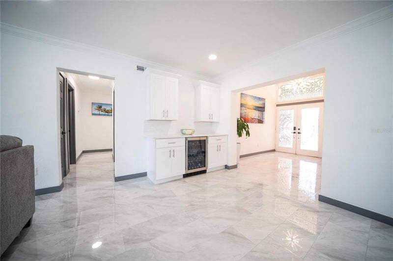 166 Bayside Dr, Clearwater Beach, FL 33767