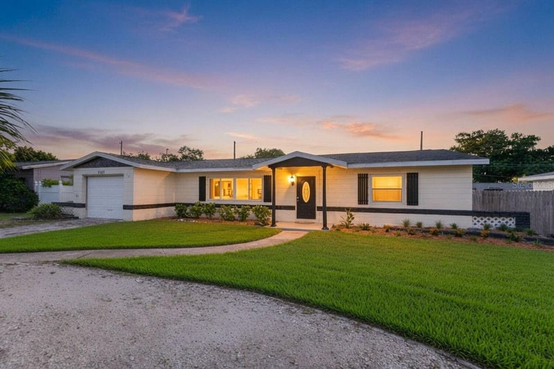 5127 62nd St, Kenneth City, FL 33709