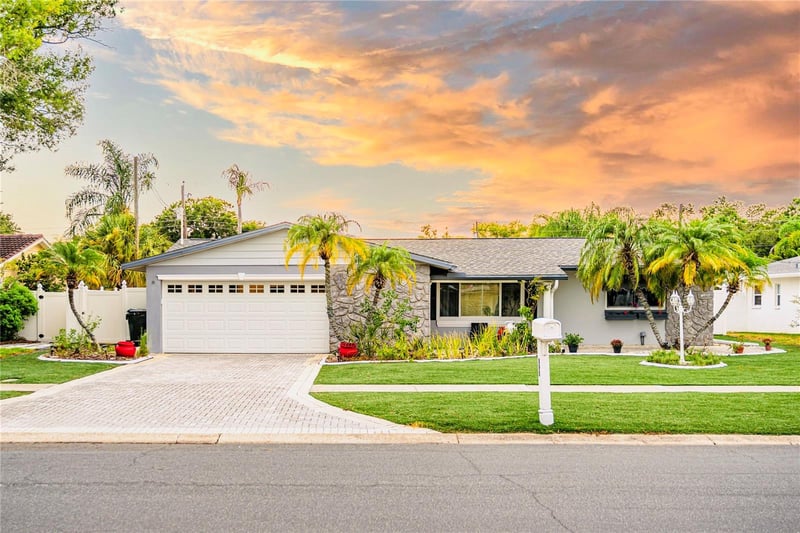 898 Corvette Dr, Largo, FL 33771