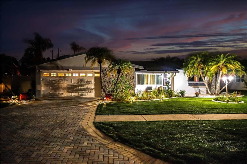 898 Corvette Dr, Largo, FL 33771