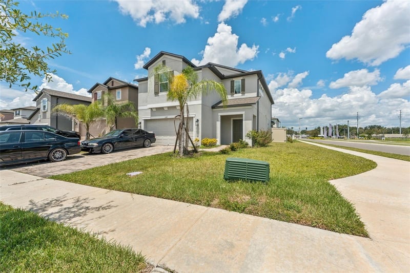 3047 Adams Cross Dr, Zephyrhills, FL 33540