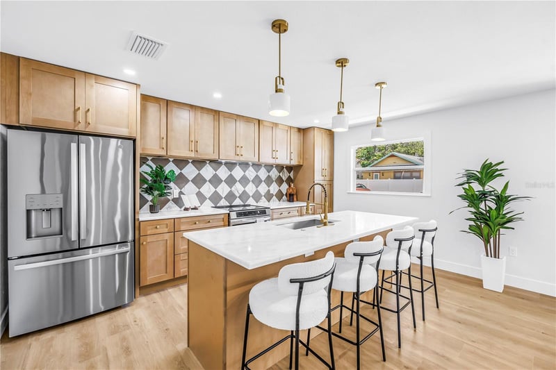 1221 36th Ter, St Petersburg, FL 33704