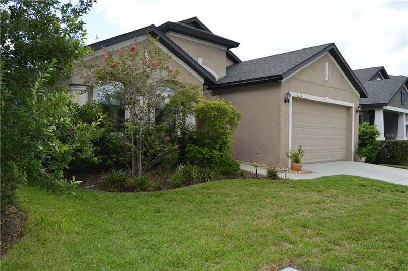 1214 Florablu Dr, Seffner, FL 33584