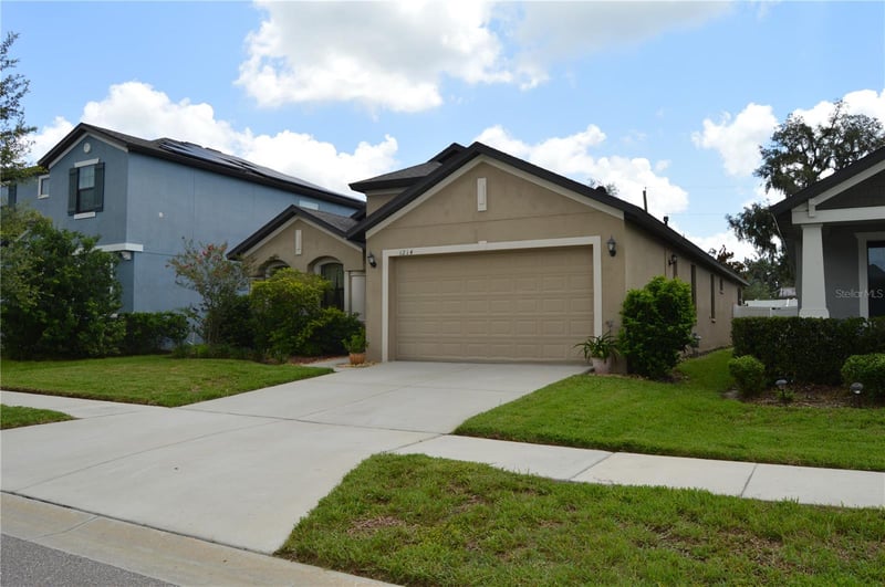 1214 Florablu Dr, Seffner, FL 33584