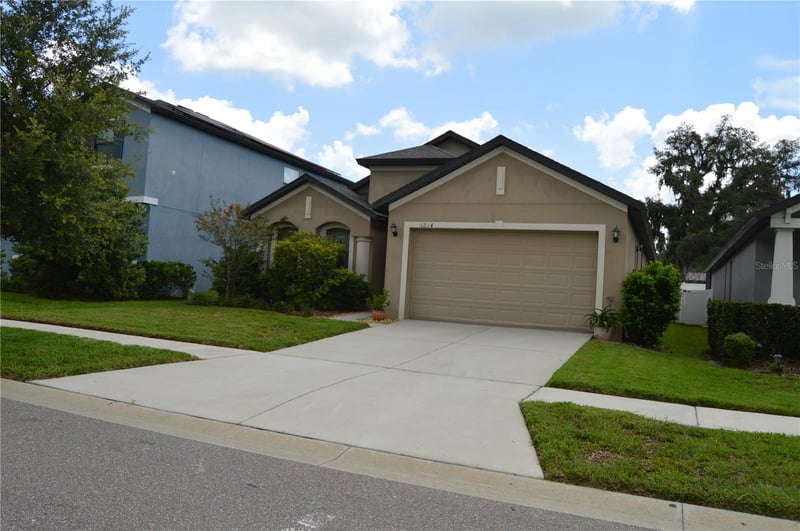 1214 Florablu Dr, Seffner, FL 33584