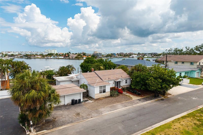 216 Punta Vista Dr, St Pete Beach, FL 33706