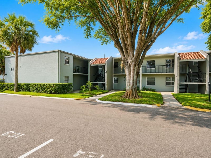 2812 Somerset Park Dr #105, Tampa, FL 33613