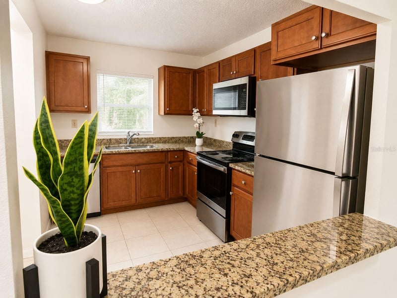2812 Somerset Park Dr #105, Tampa, FL 33613