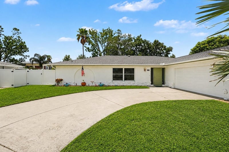 1501 New Bedford Dr, Sun City Center, FL 33573