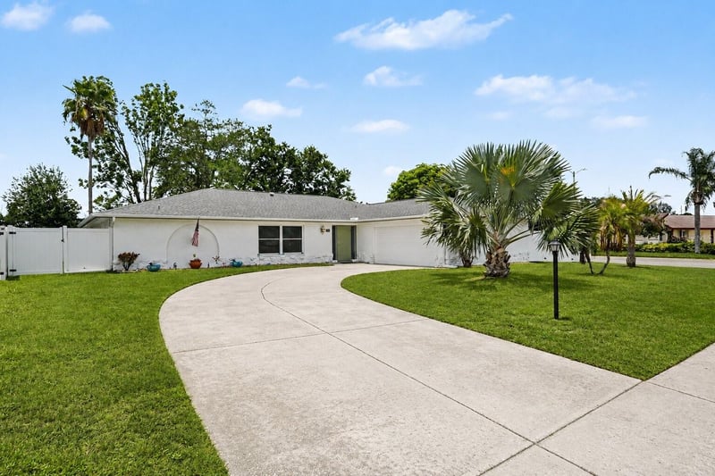1501 New Bedford Dr, Sun City Center, FL 33573