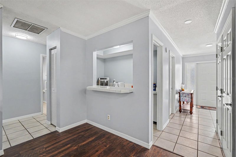 1501 New Bedford Dr, Sun City Center, FL 33573