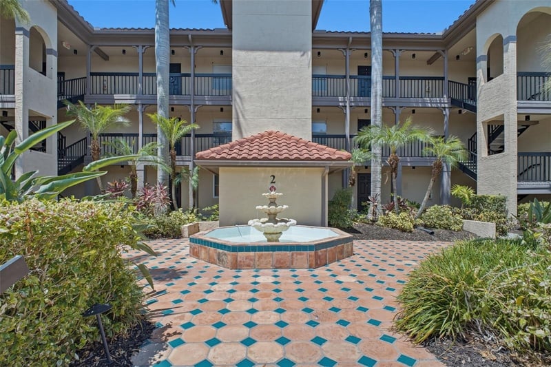 2400 Feather Sound Dr #236, Clearwater, FL 33762