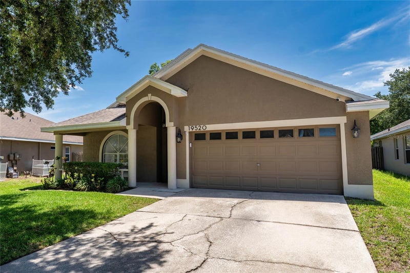 19520 Morden Blush Dr, Lutz, FL 33558