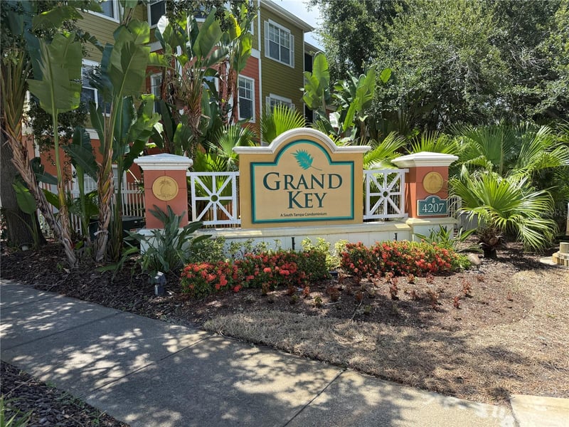 4207 Dale Mabry Hw #2414, Tampa, FL 33611