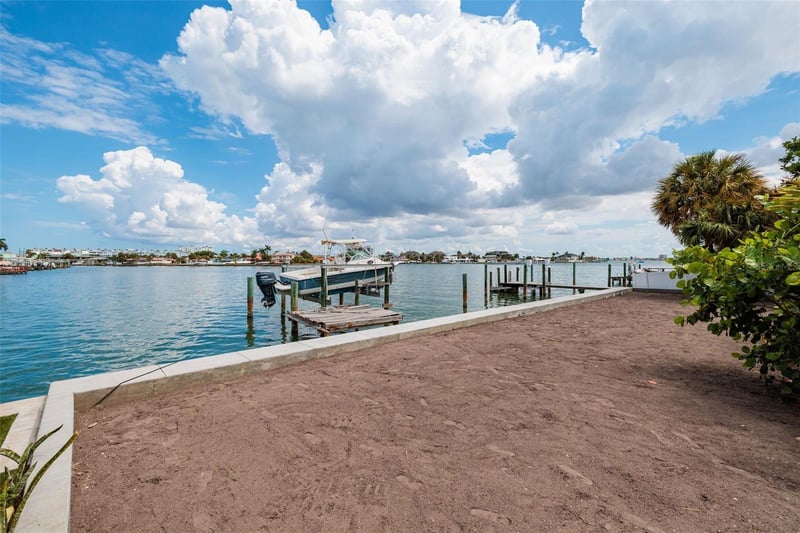 216 Punta Vista Dr, St Pete Beach, FL 33706