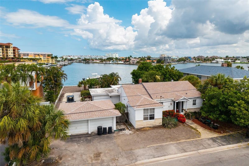 216 Punta Vista Dr, St Pete Beach, FL 33706