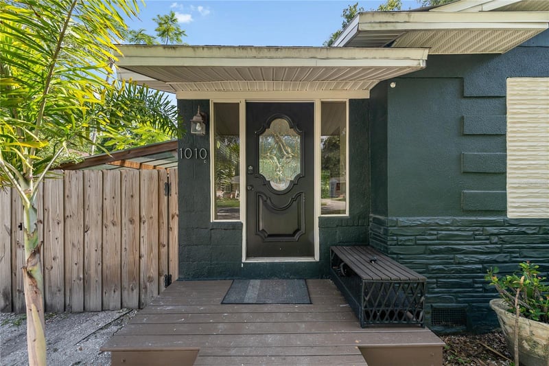 1010 Berry Ave, Tampa, FL 33603