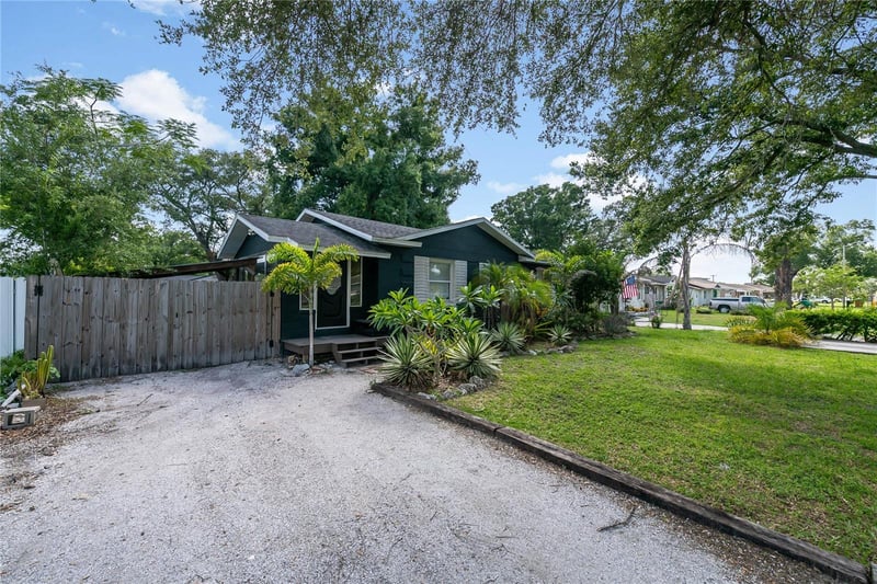 1010 Berry Ave, Tampa, FL 33603