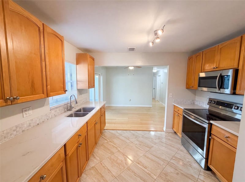 8283 86th Ave, Seminole, FL 33777