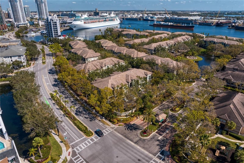 751 Coral Reef Dr, Tampa, FL 33602