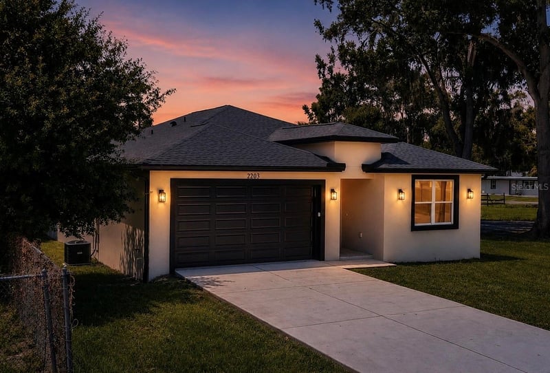 2203 Lowry Ave, Plant City, FL 33563