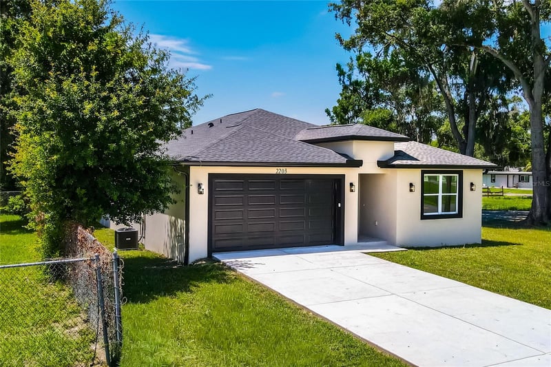 2203 Lowry Ave, Plant City, FL 33563