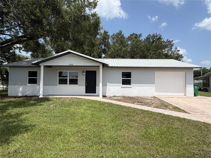 7252 Landover Dr, Zephyrhills, FL 33540