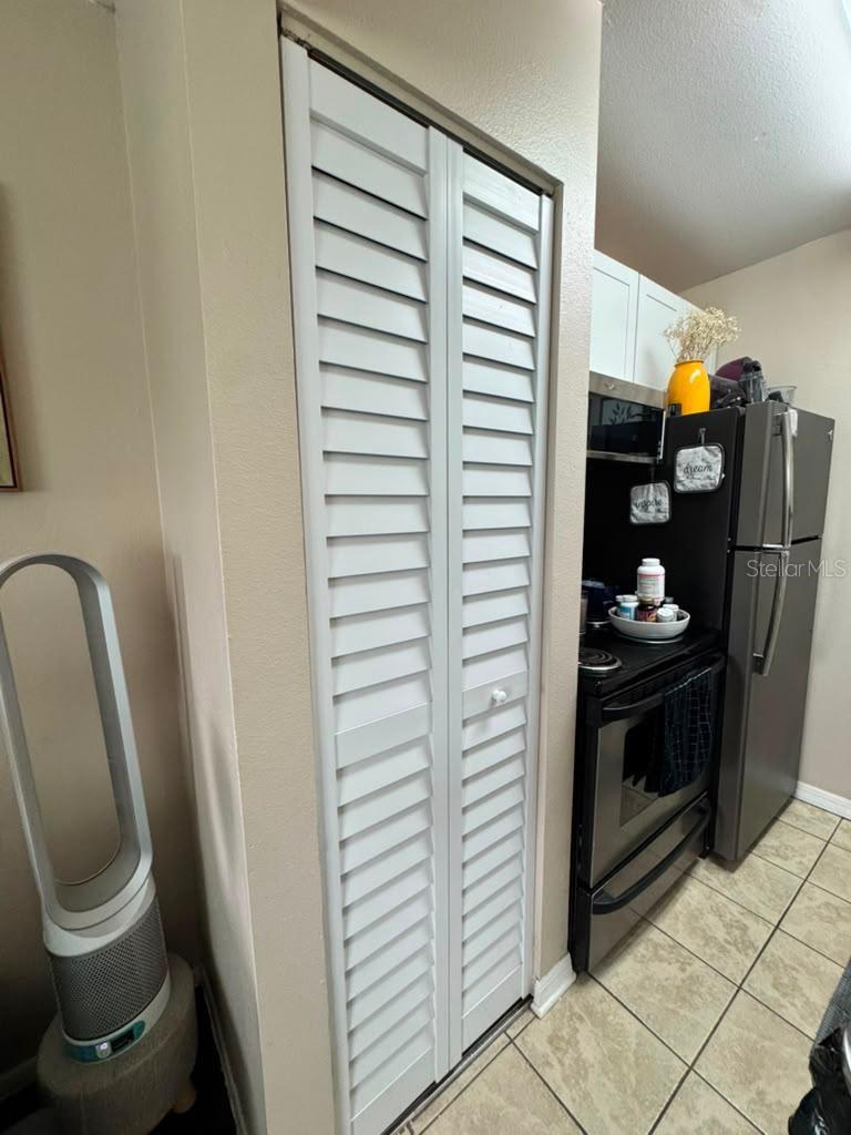 4140 Dolphin Dr #208, Tampa, FL 33617