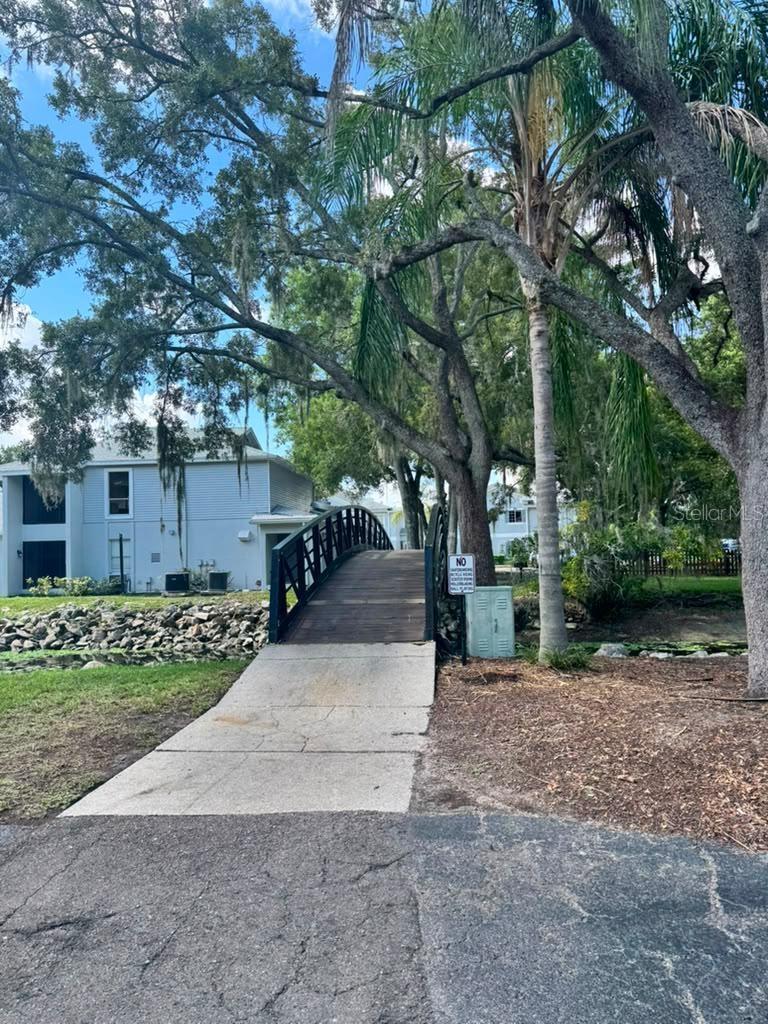 4140 Dolphin Dr #208, Tampa, FL 33617