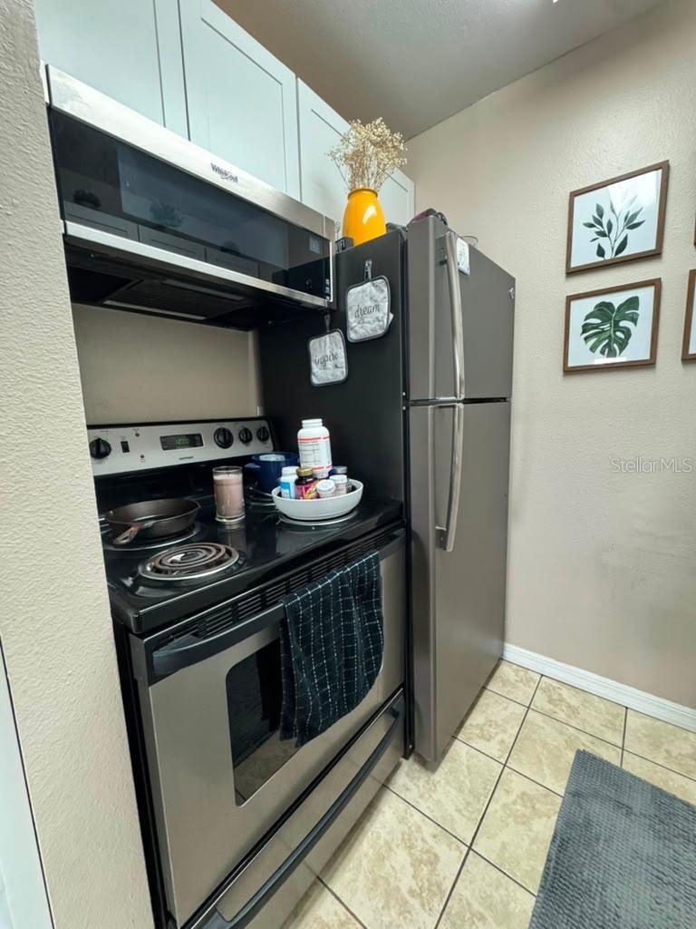 4140 Dolphin Dr #208, Tampa, FL 33617
