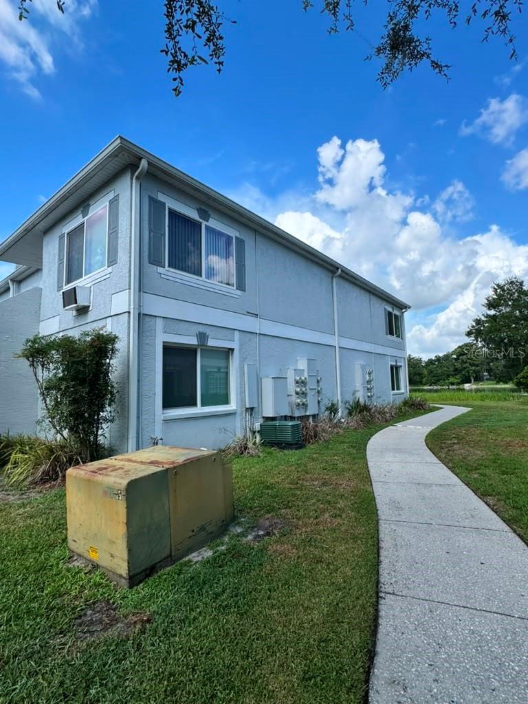 4140 Dolphin Dr #208, Tampa, FL 33617