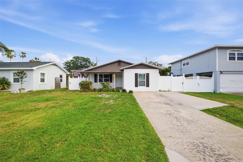 1842 Shore Acres Blvd, St Petersburg, FL 33703