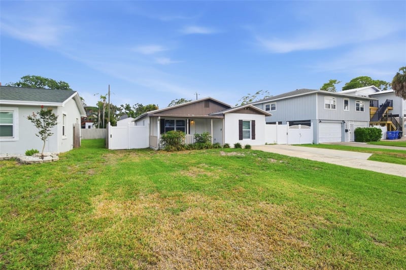 1842 Shore Acres Blvd, St Petersburg, FL 33703
