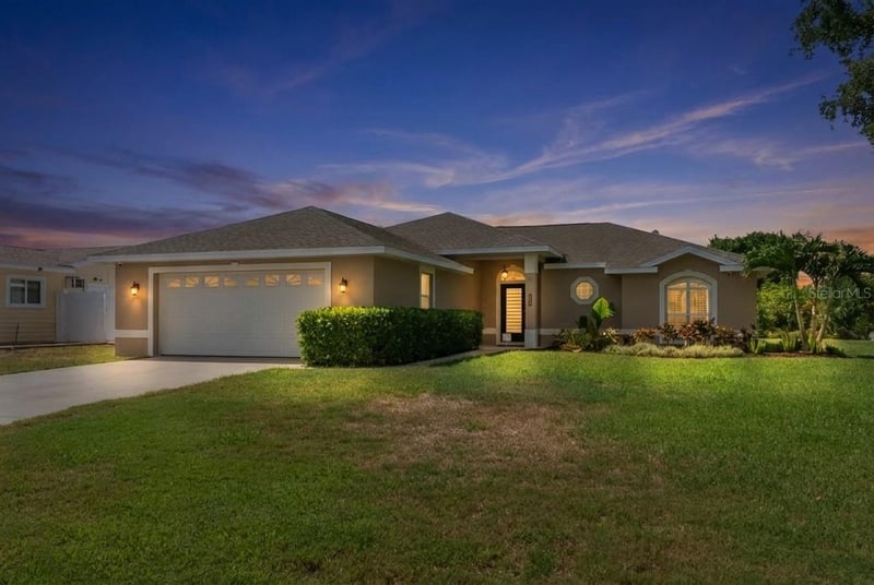 502 Saint Andrews Dr, Sarasota, FL 34243