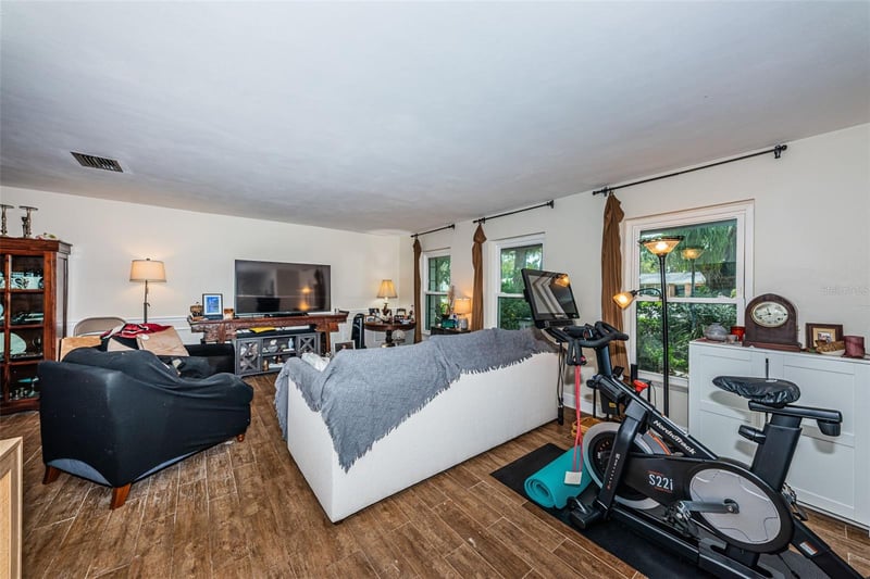 5230 Venetian Blvd, St Petersburg, FL 33703