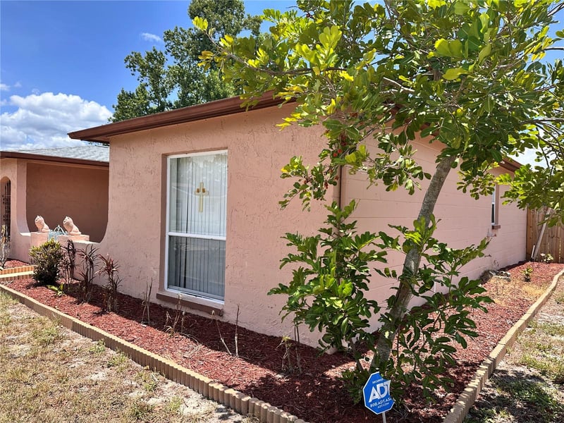7514 San Moritz Dr, Port Richey, FL 34668