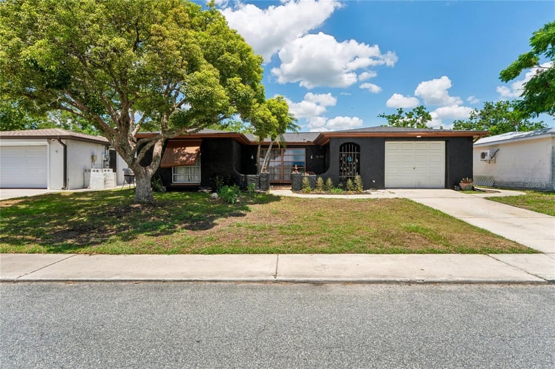 10120 Glen Moor Ln, Port Richey, FL 34668