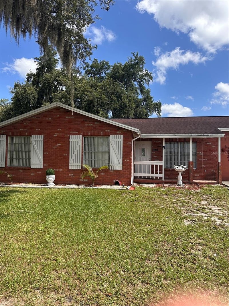 8848 Oak Cir, Tampa, FL 33615
