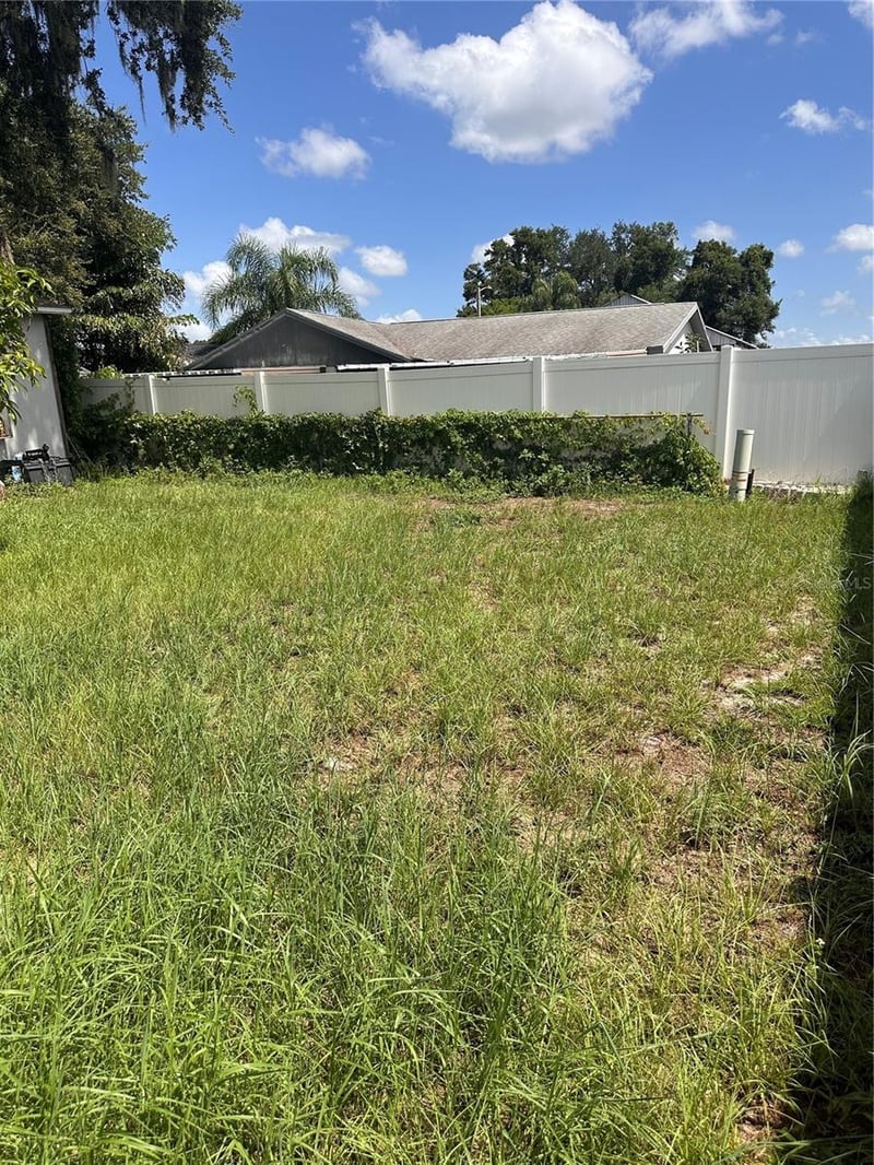8848 Oak Cir, Tampa, FL 33615