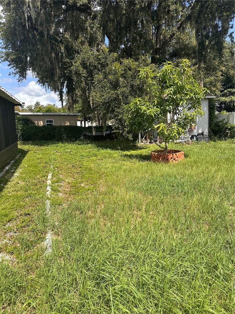 8848 Oak Cir, Tampa, FL 33615