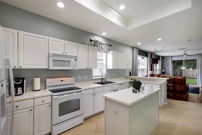 645 Pine St, Safety Harbor, FL 34695