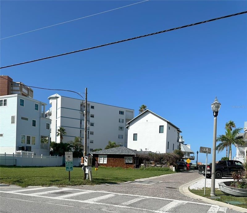 181st Ave W, Redington Shores, FL 33708