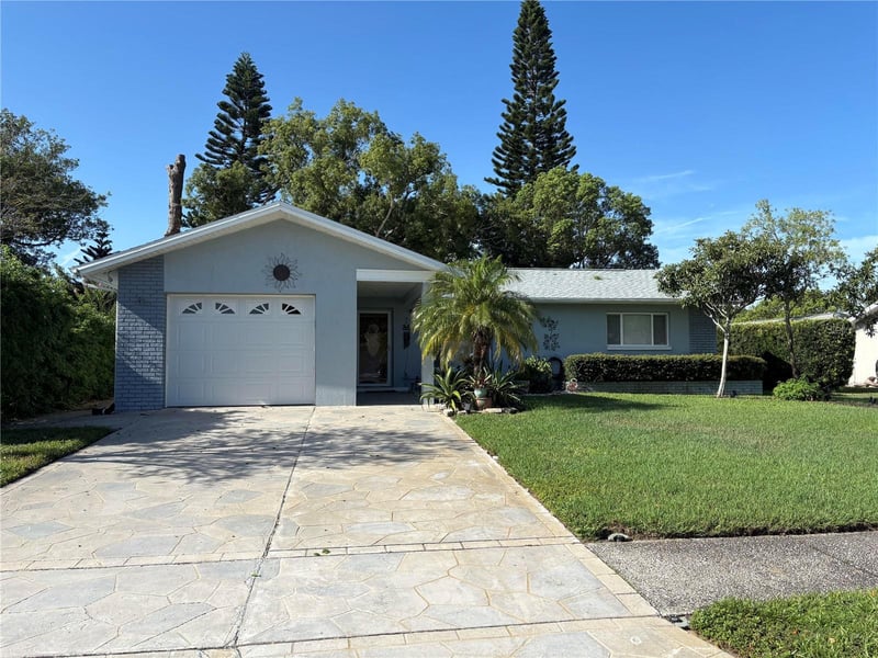 133 Stafford Cir, Palm Harbor, FL 34684