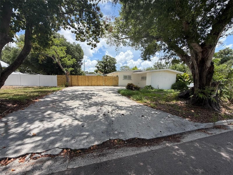 2612 9th , Bradenton, FL 34205