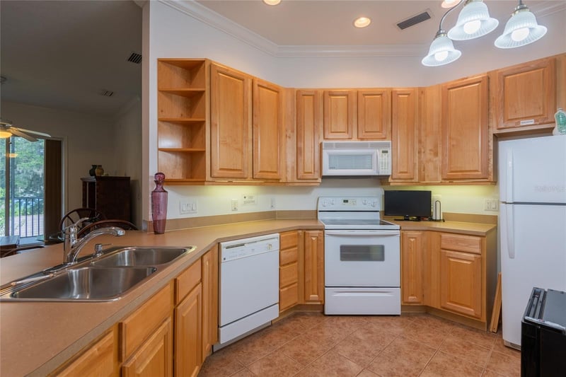 6815 Dali Ave #205, Land O Lakes, FL 34637