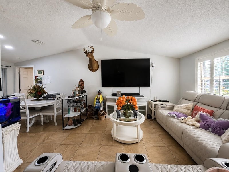 1341 Foxwood Dr, Lutz, FL 33549