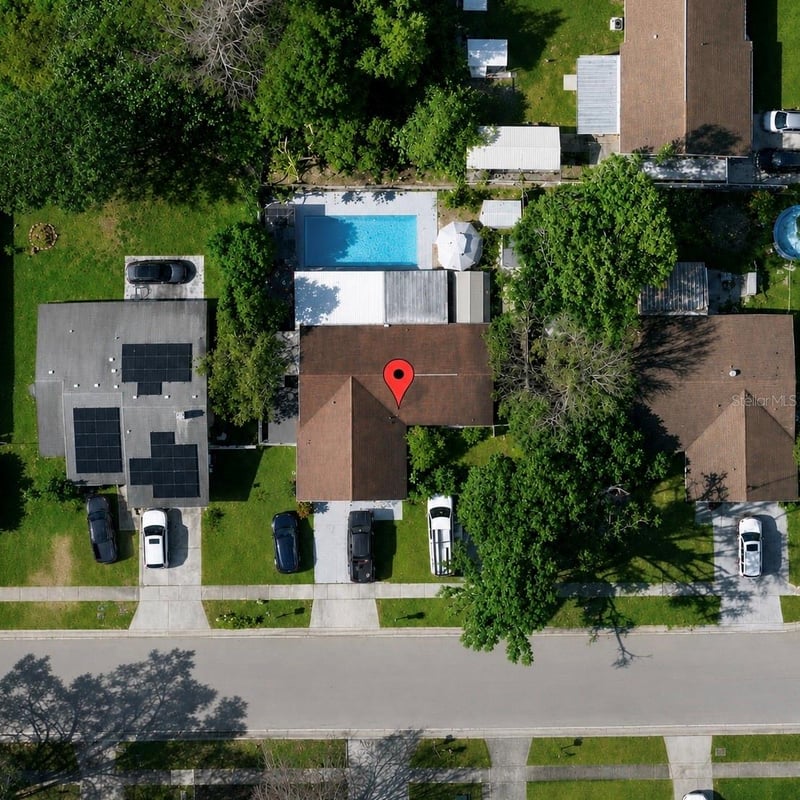 1341 Foxwood Dr, Lutz, FL 33549