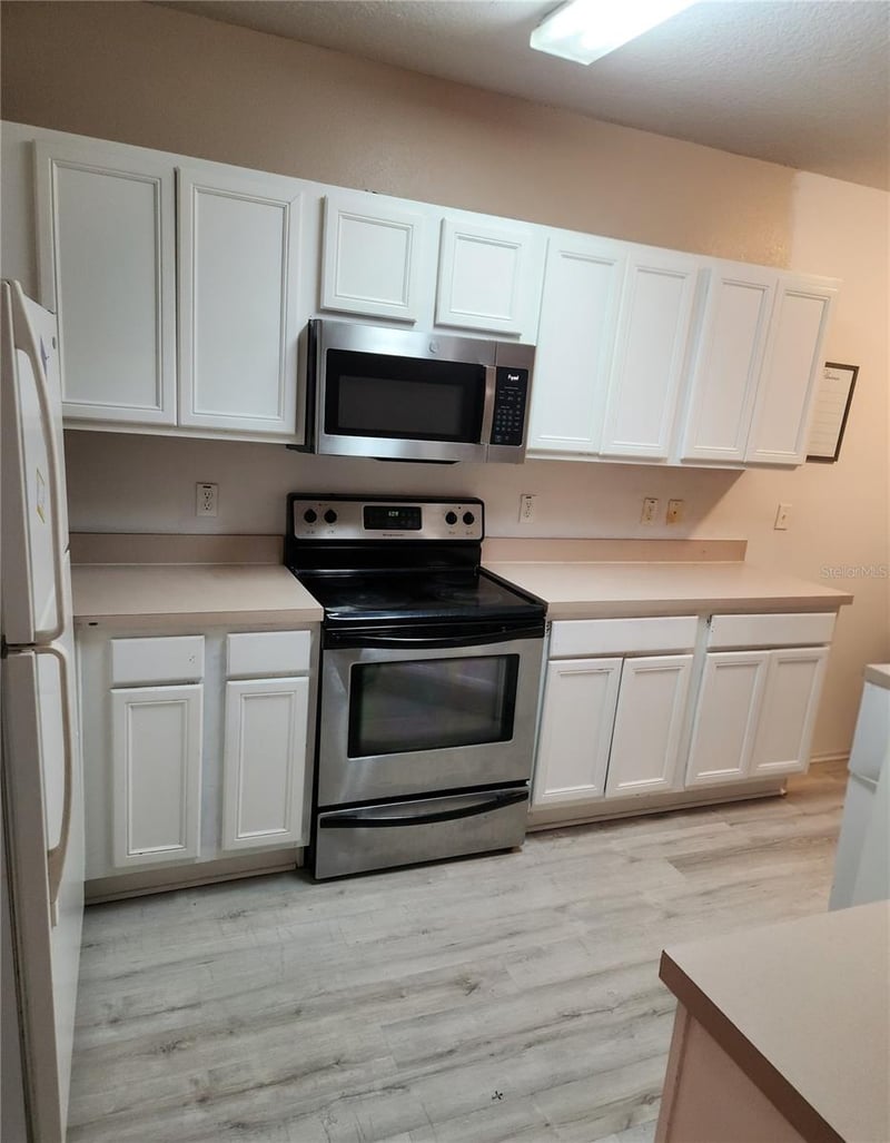9611 Carlsdale Dr, Riverview, FL 33578